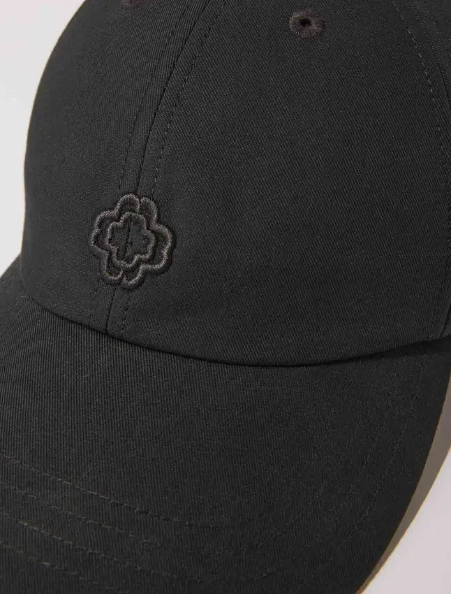 Cotton hat with gold-tone buckle Cotton hat with gold-tone buckle