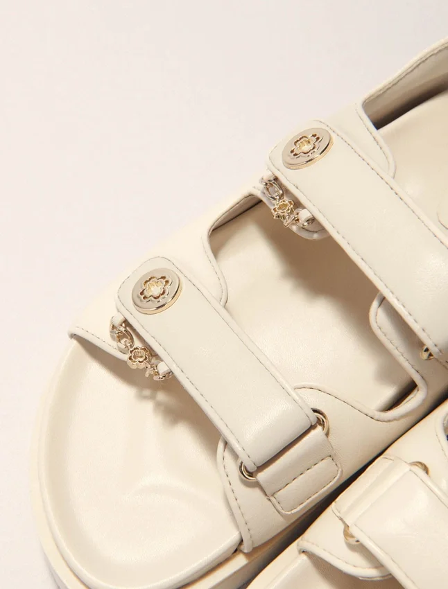 Flat leather sandals Flat leather sandals