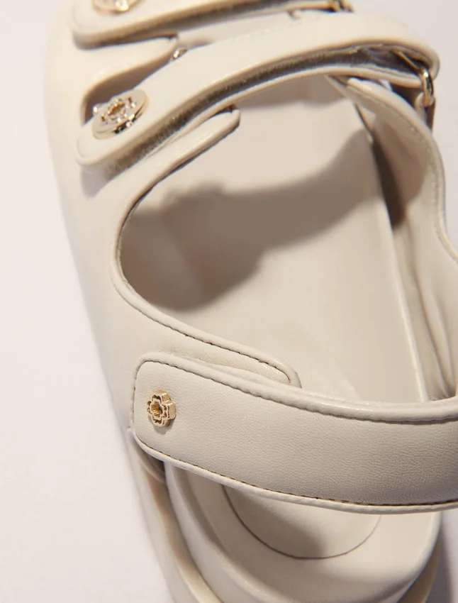 Flat leather sandals Flat leather sandals