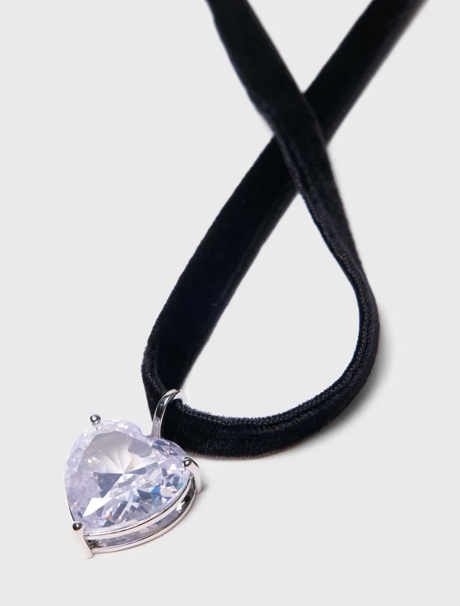 Heart necklace with velvet cord Heart necklace with velvet cord