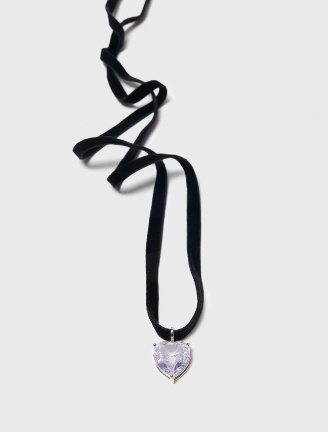Heart necklace with velvet cord Heart necklace with velvet cord