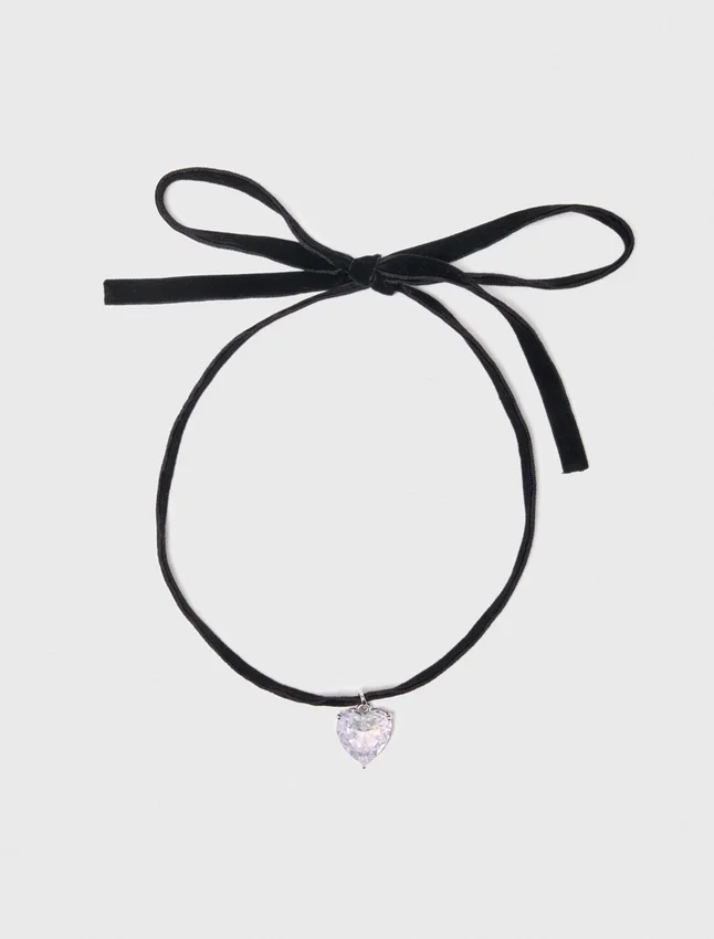 Heart necklace with velvet cord Heart necklace with velvet cord