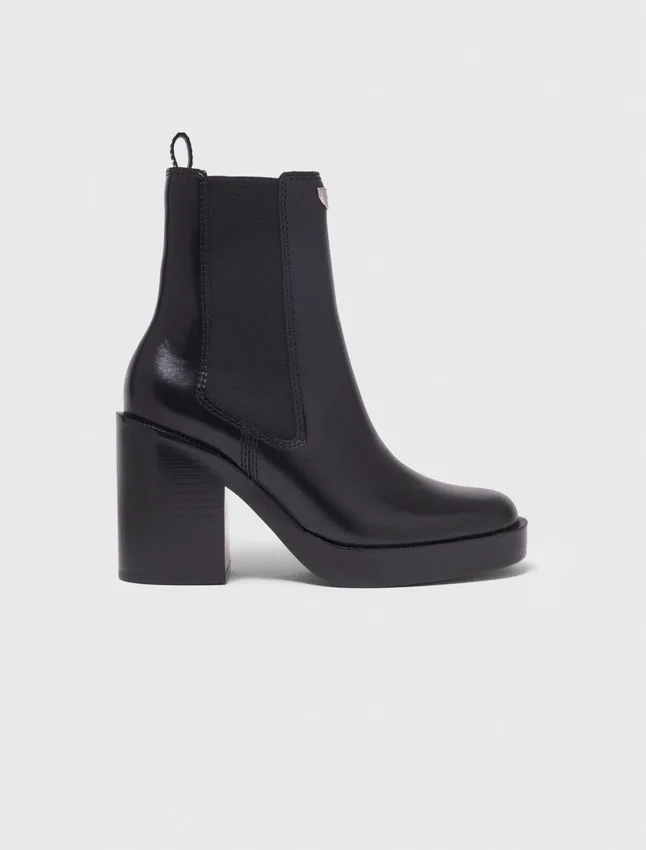 Heeled leather chelsea boot Heeled leather chelsea boot
