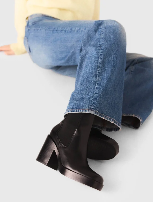 Heeled leather chelsea boot Heeled leather chelsea boot