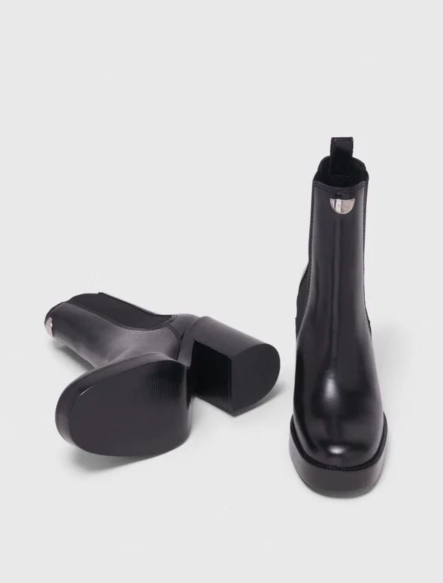 Heeled leather chelsea boot Heeled leather chelsea boot