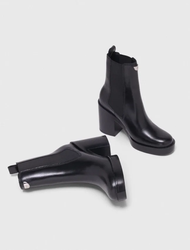 Heeled leather chelsea boot Heeled leather chelsea boot