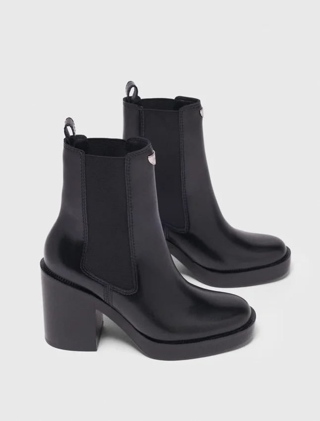 Heeled leather chelsea boot Heeled leather chelsea boot