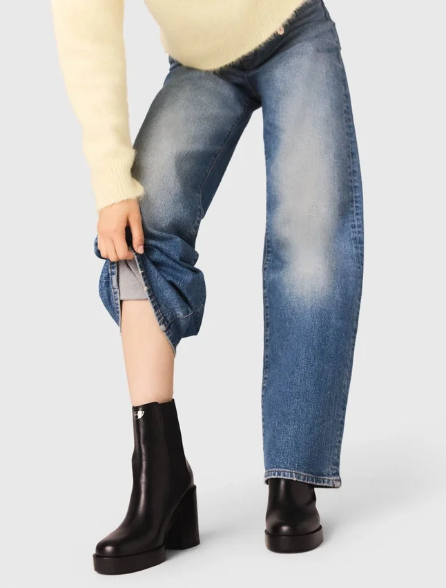 Heeled leather chelsea boot Heeled leather chelsea boot