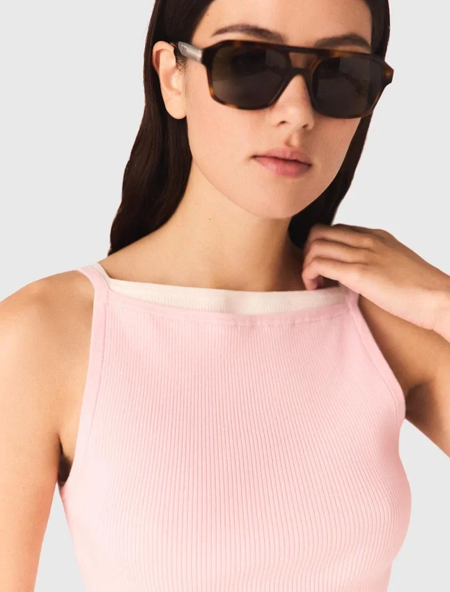 High straight-neck top High straight-neck top