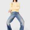 Jeans with chain-link belt