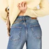 Jeans with chain-link belt