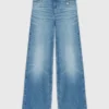 Jeans with chain-link belt