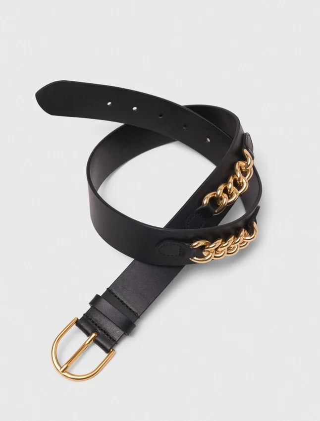 Leather belt with chain details Leather belt with chain details