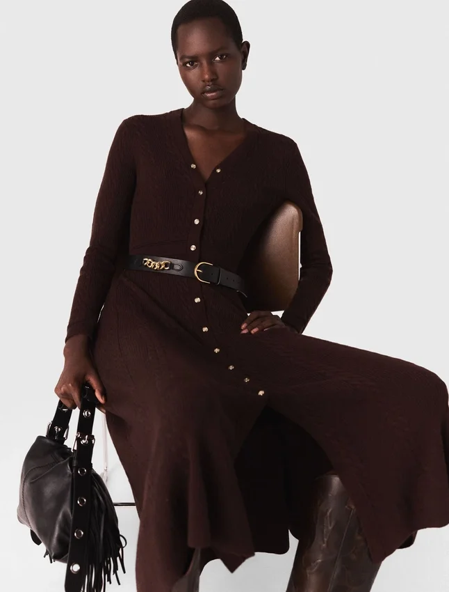 Leather belt with chain details Leather belt with chain details
