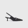 Leather pumps with eyelet strap