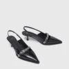 Leather pumps with eyelet strap