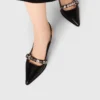 Leather pumps with eyelet strap