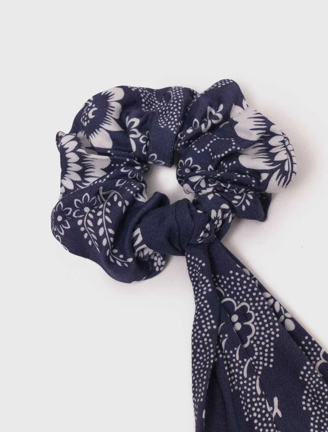 Printed scrunchie with twill Printed scrunchie with twill