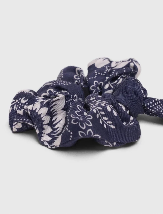 Printed scrunchie with twill Printed scrunchie with twill