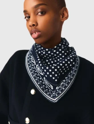 Reversible wool and cashmere scarf Reversible wool and cashmere scarf