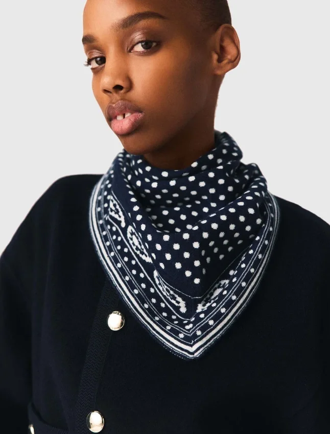 Reversible wool and cashmere scarf Reversible wool and cashmere scarf