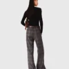 Second-skin round neck sweater