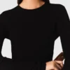 Second-skin round neck sweater