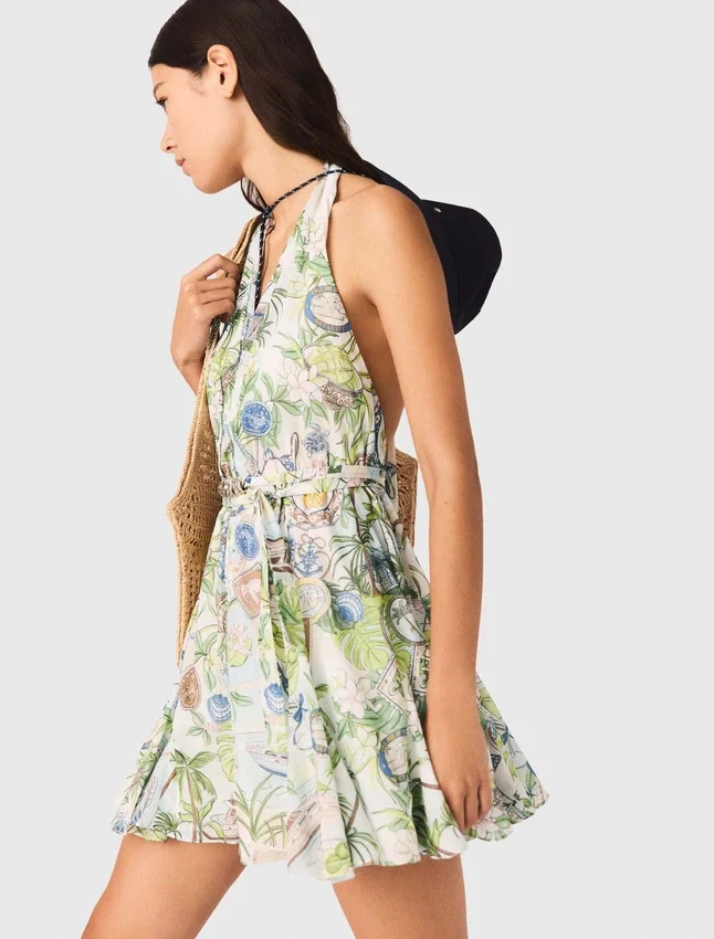 Short patterned backless dress Short patterned backless dress