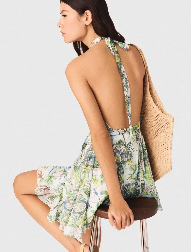 Short patterned backless dress Short patterned backless dress