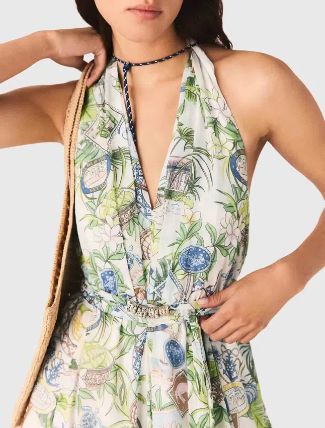 Short patterned backless dress Short patterned backless dress