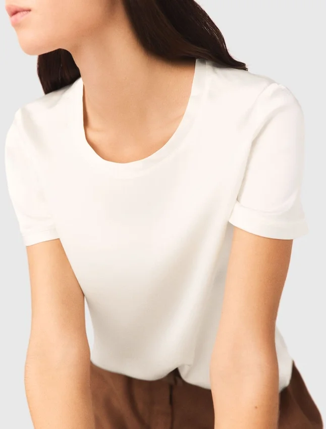 Short-sleeved silk top Short-sleeved silk top