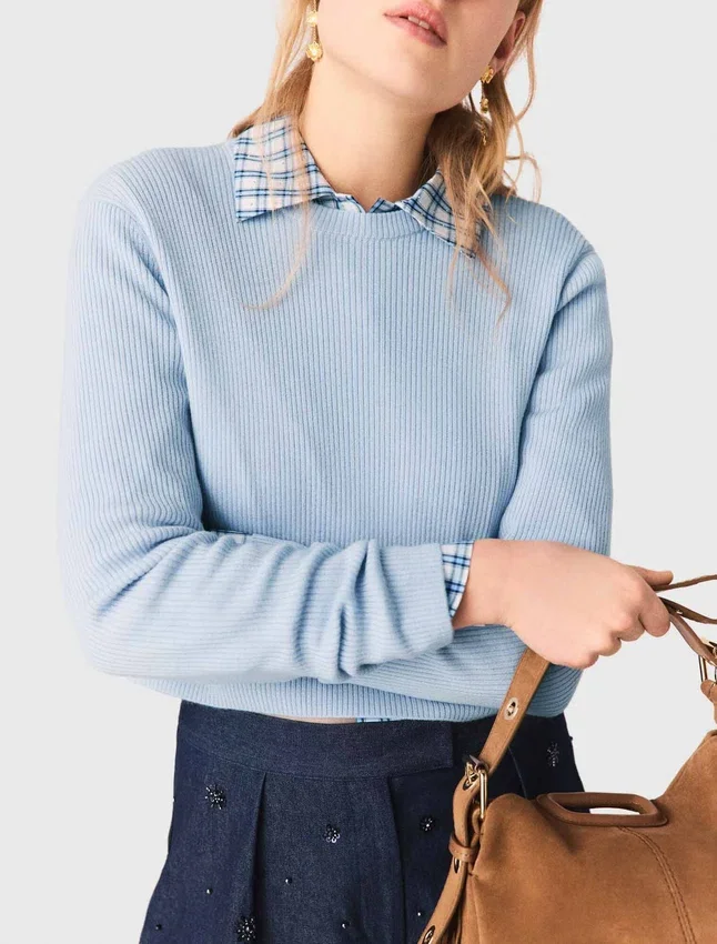 Sweater with jeweled bows on back Sweater with jeweled bows on back