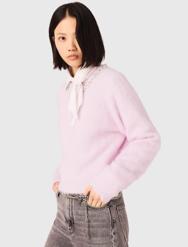 Sweater with jewelry collar Sweater with jewelry collar