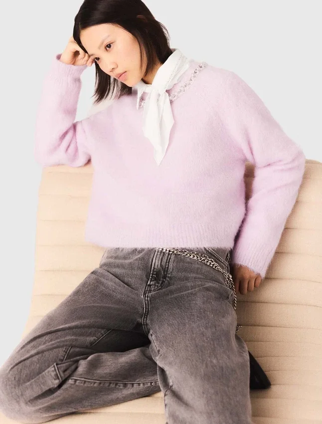 Sweater with jewelry collar Sweater with jewelry collar