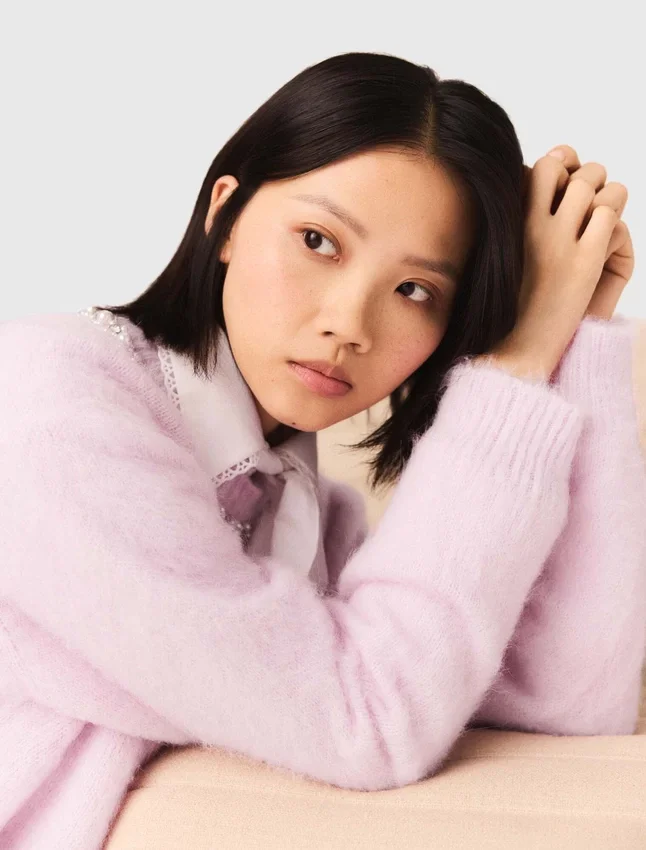 Sweater with jewelry collar Sweater with jewelry collar