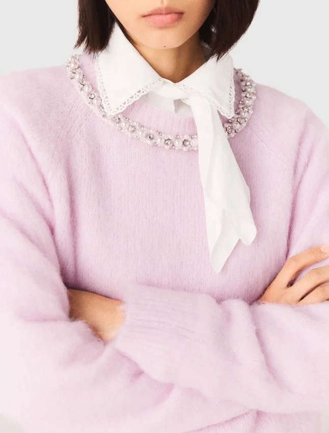 Sweater with jewelry collar Sweater with jewelry collar
