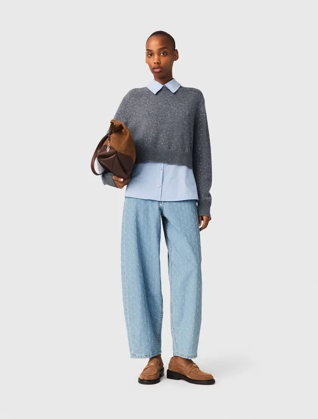 Sweater with removable collar and layer Sweater with removable collar and layer