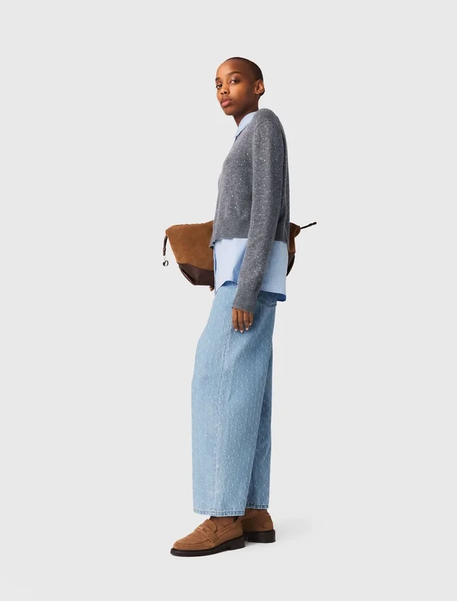 Sweater with removable collar and layer Sweater with removable collar and layer