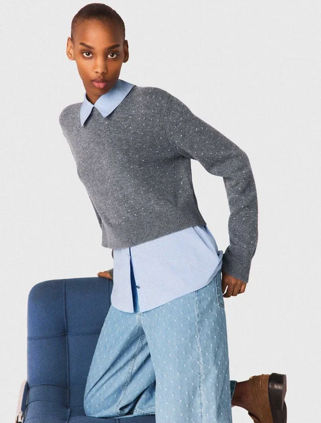 Sweater with removable collar and layer Sweater with removable collar and layer