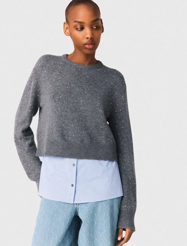 Sweater with removable collar and layer Sweater with removable collar and layer