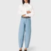 Textured balloon jeans